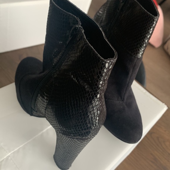 Textured booties - Picture 3 of 3